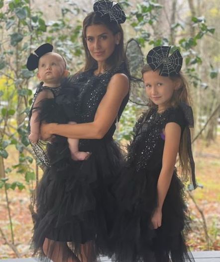 Alec Baldwin’den ailesiyle Cadılar Bayramı pozu tepki çekti